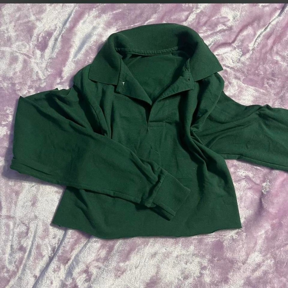 Nicely hand cropped Medium y2k esque Dark Green long sleeve tshirt
